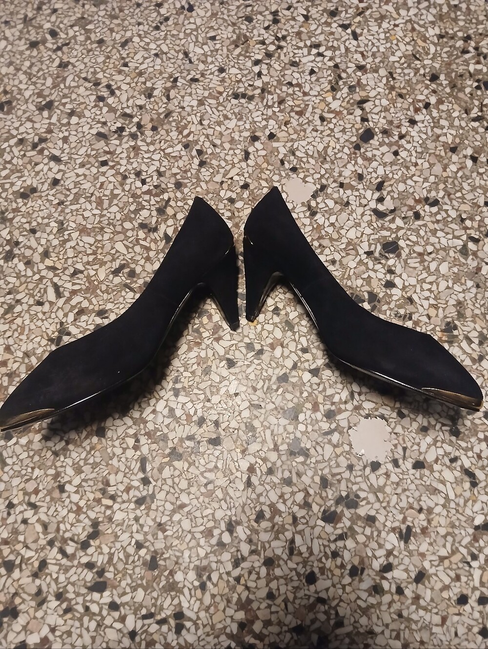 Vintage Vanna White, Black With Gold Trim Kitten Heels Size 9 - Picture 3 of 11